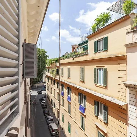 Spanish Steps Historic Apartment-3