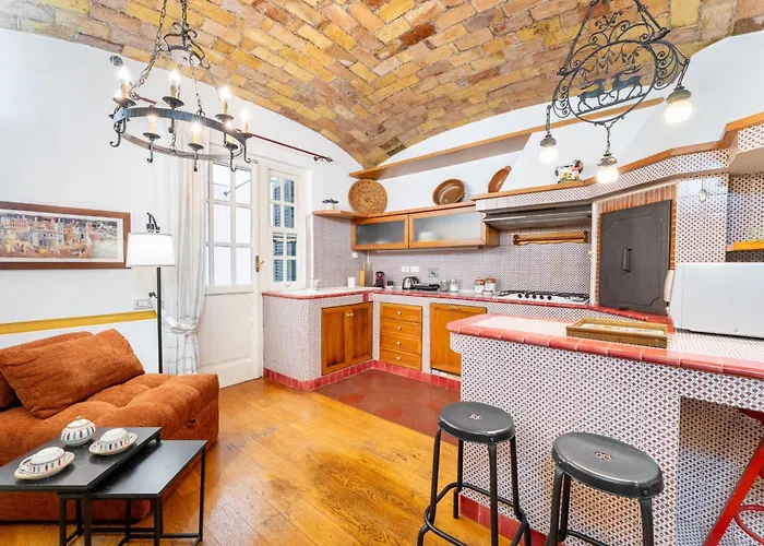 The British Corner, Central Cozy Loft With Garden 10 Min From Center
